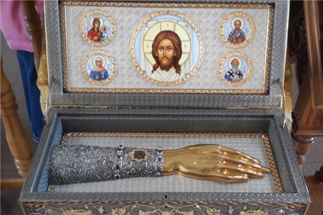 частица мощей свт. Луки.jpg